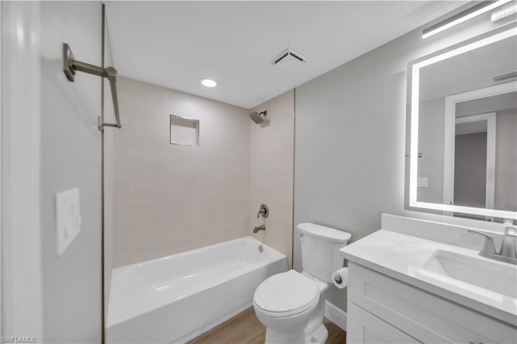 5790 Trailwinds Dr, Unit 111, Fort Myers, FL 33907 Photo