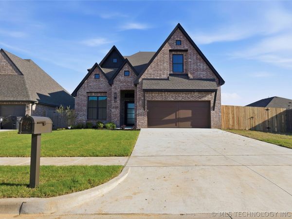 610 E 149th Street S, Glenpool, OK 74033