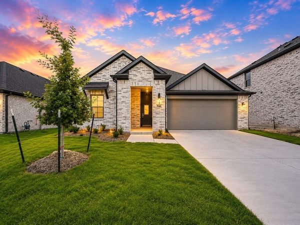 946 Olive Drive, Lavon, TX 75166