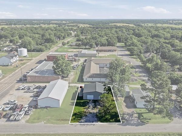 102 Front Street , Pottsboro, TX 75076