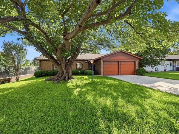 6325 Stardust Drive, Watauga, TX 76148