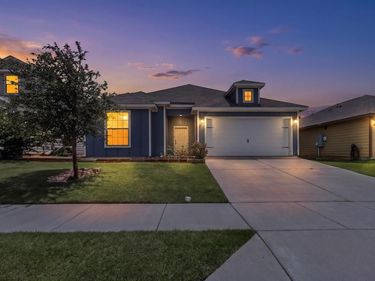 8228 Smokey Creek Pass, Fort Worth, TX 76179