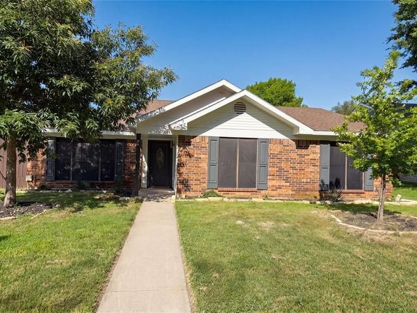 1319 Oak Run Drive, Duncanville, TX 75137