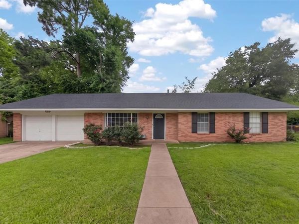 813 E Clinton Avenue , Athens, TX 75751
