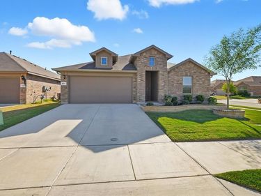633 Captree Lane, Fort Worth, TX 76131