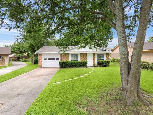111 Alamo Street, Waxahachie, TX 75165