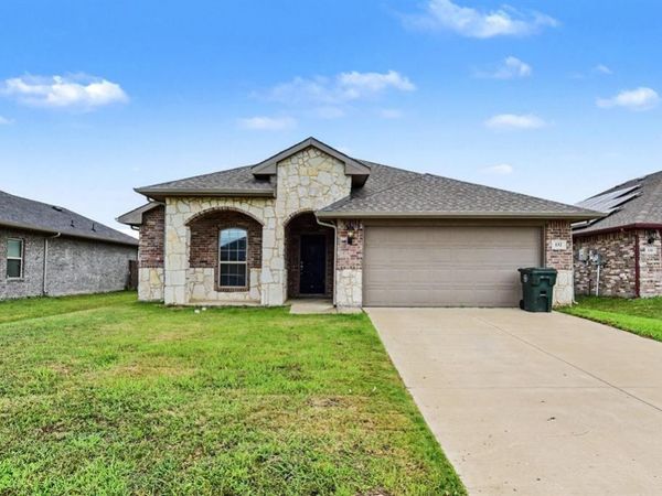 132 Willowbend Loop, Mabank, TX 75147