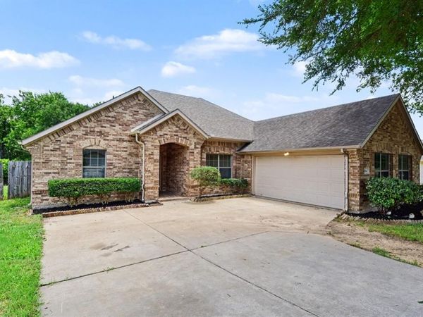 504 Hidden Meadow Court, DeSoto, TX 75115