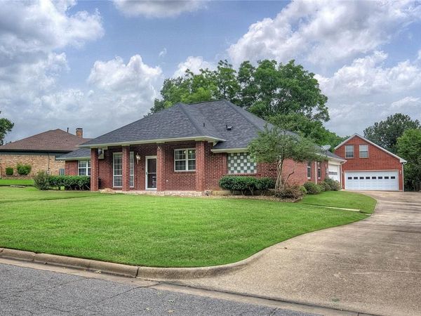 900 River Oaks Drive, Greenville, TX 75402