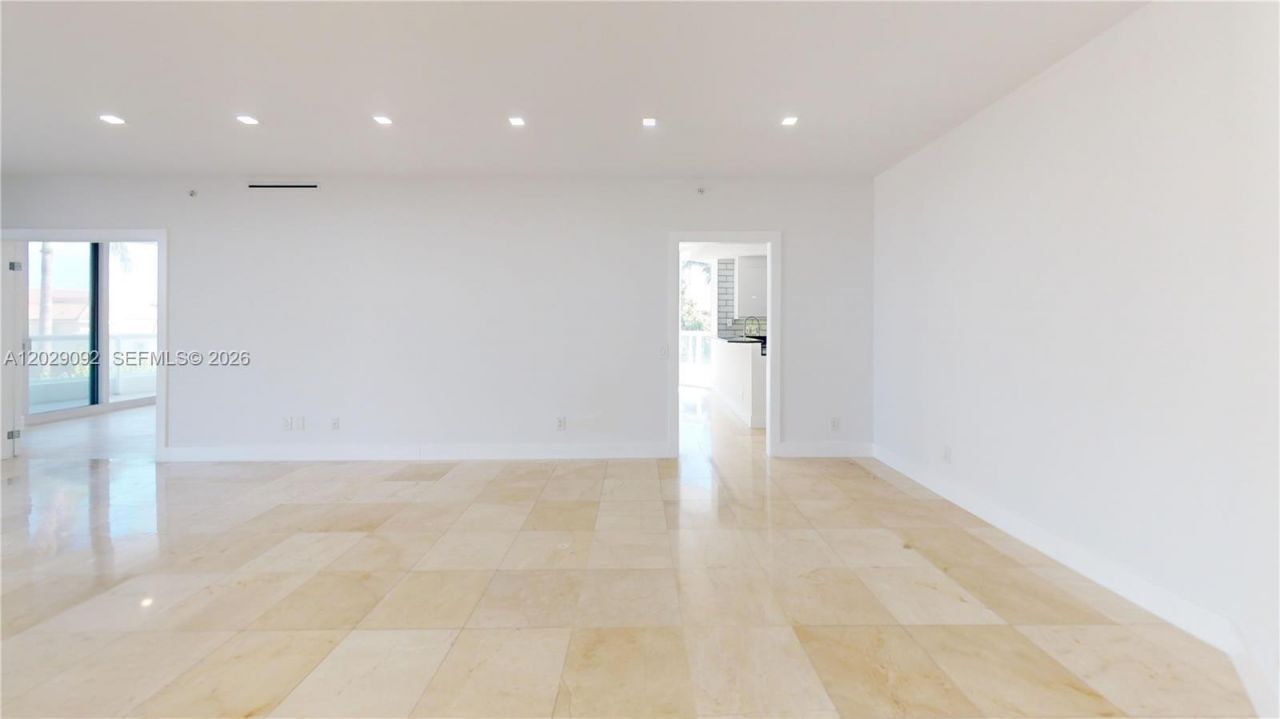 21050 NE 38th Ave , Unit 305, Aventura, FL 33180 Photo