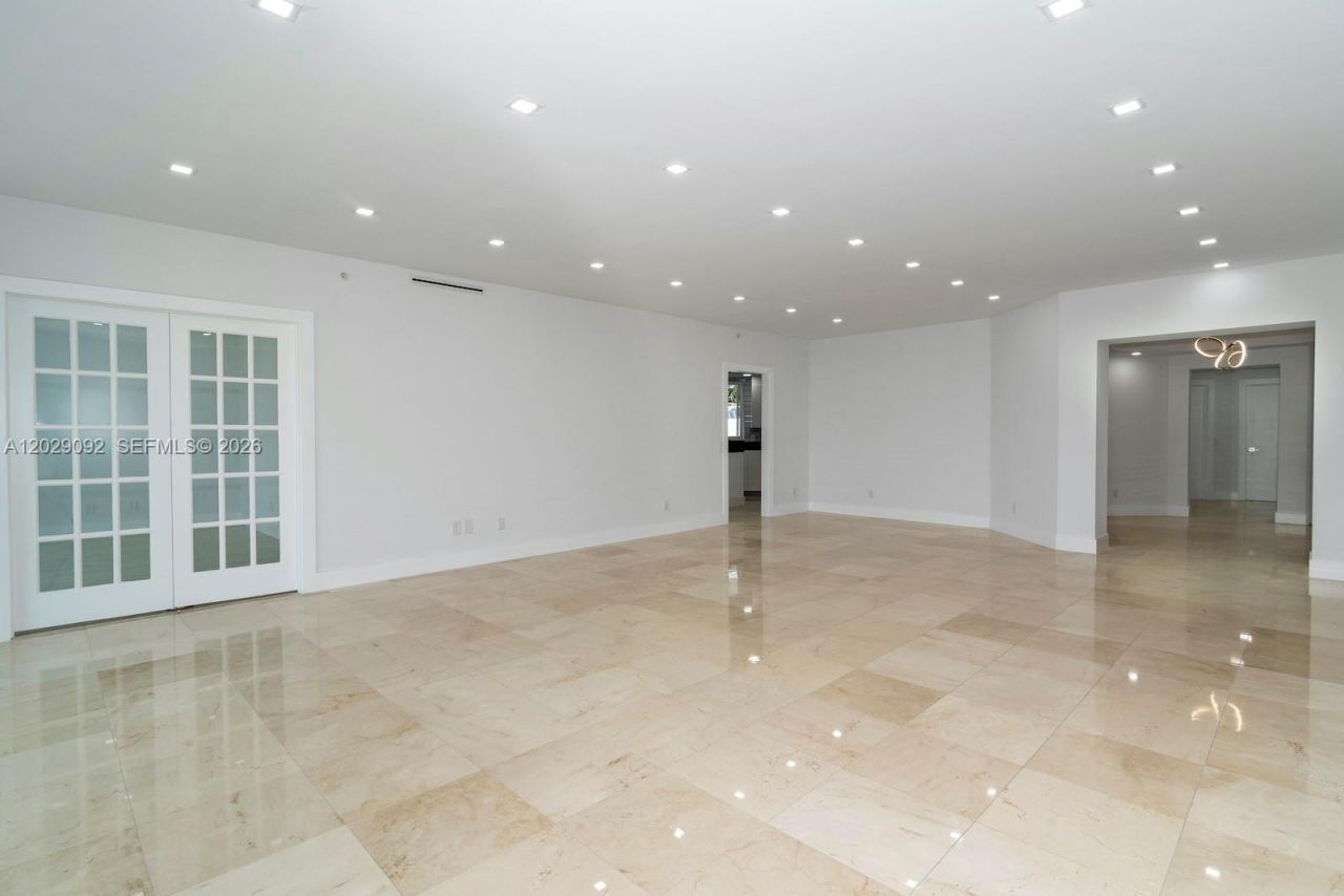 21050 NE 38th Ave , Unit 305, Aventura, FL 33180 Photo