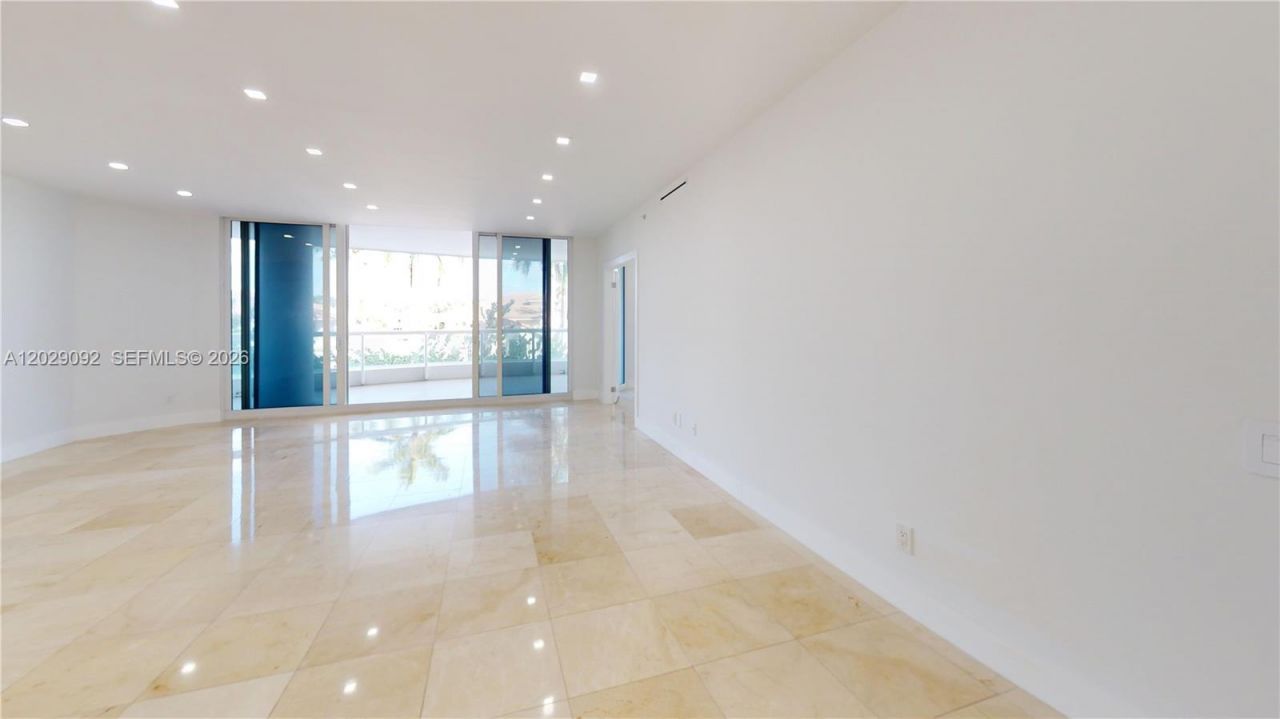 21050 NE 38th Ave , Unit 305, Aventura, FL 33180 Photo