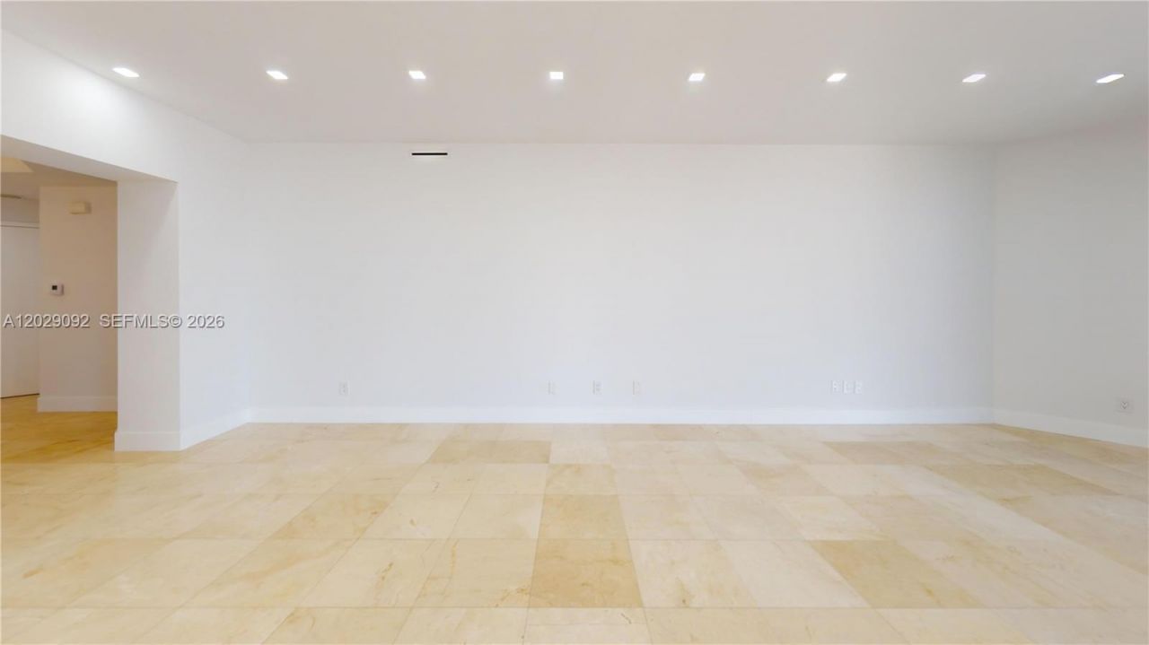 21050 NE 38th Ave , Unit 305, Aventura, FL 33180 Photo