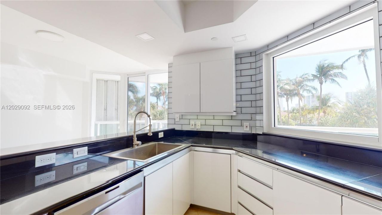 21050 NE 38th Ave , Unit 305, Aventura, FL 33180 Photo