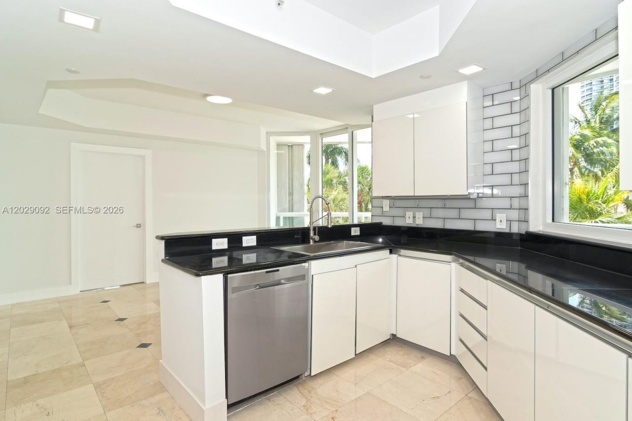 21050 NE 38th Ave , Unit 305, Aventura, FL 33180 Photo