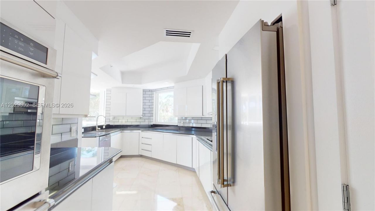 21050 NE 38th Ave , Unit 305, Aventura, FL 33180 Photo