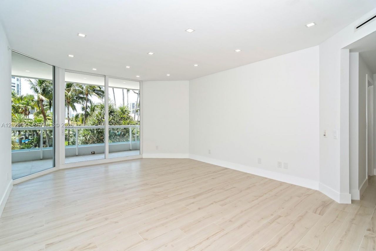 21050 NE 38th Ave , Unit 305, Aventura, FL 33180 Photo