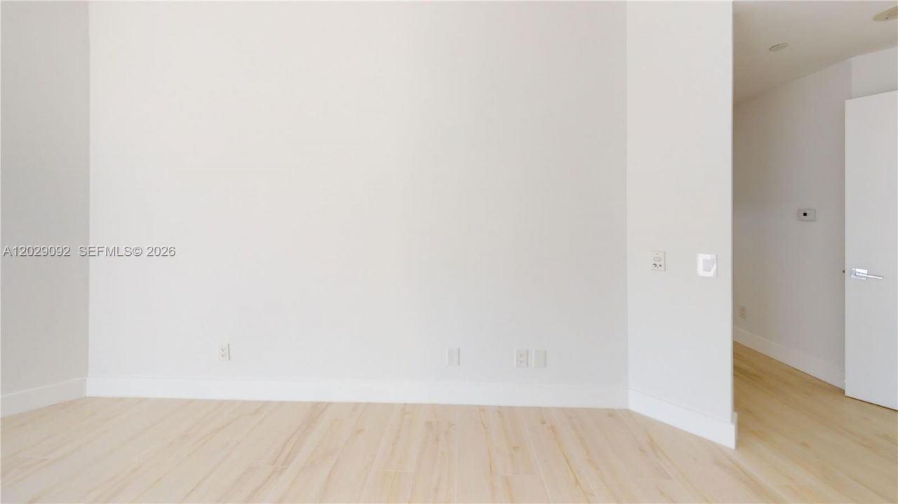 21050 NE 38th Ave , Unit 305, Aventura, FL 33180 Photo