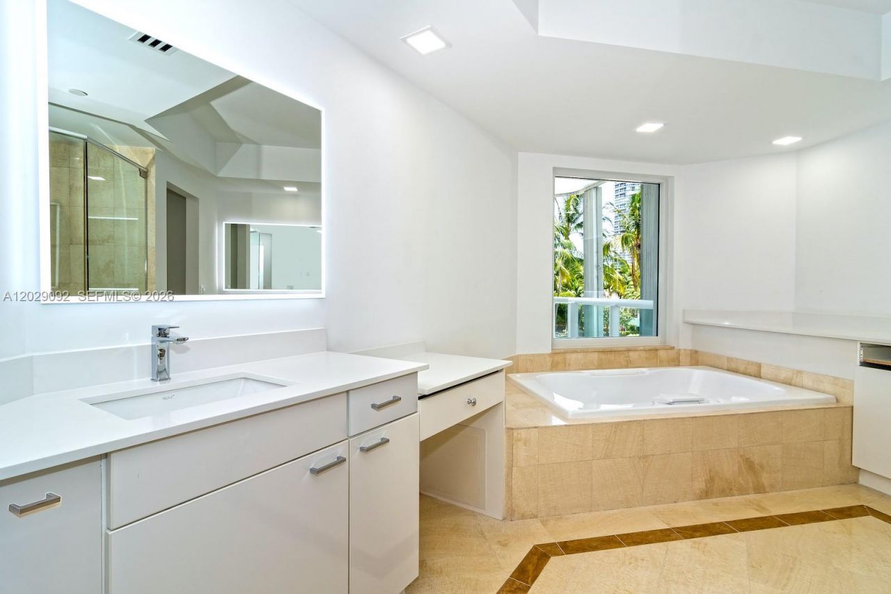 21050 NE 38th Ave , Unit 305, Aventura, FL 33180 Photo