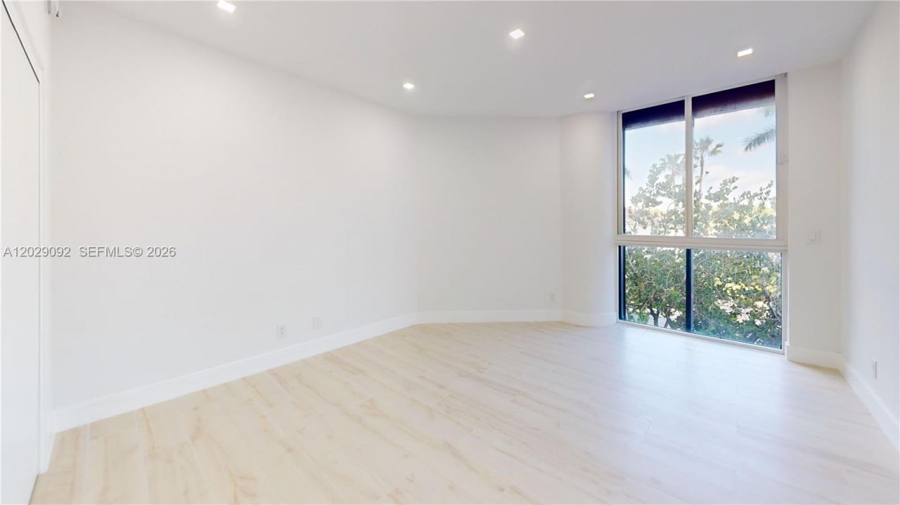 21050 NE 38th Ave , Unit 305, Aventura, FL 33180 Photo