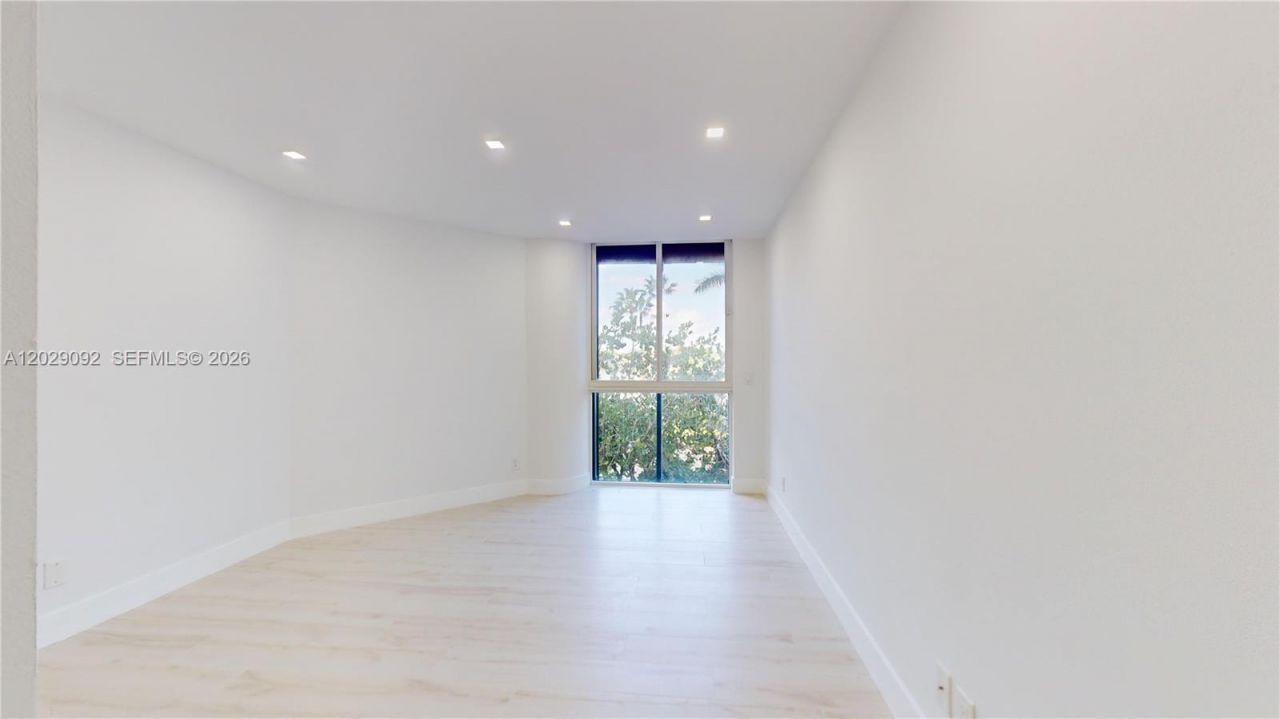 21050 NE 38th Ave , Unit 305, Aventura, FL 33180 Photo