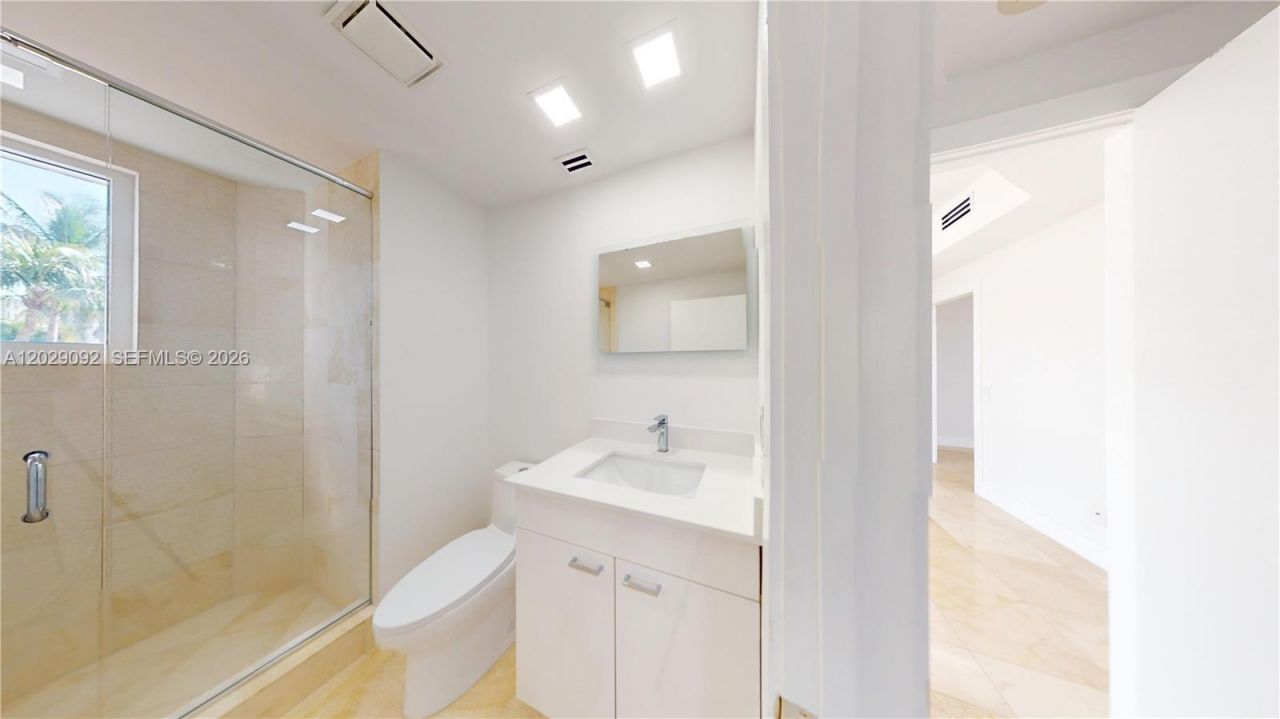 21050 NE 38th Ave , Unit 305, Aventura, FL 33180 Photo