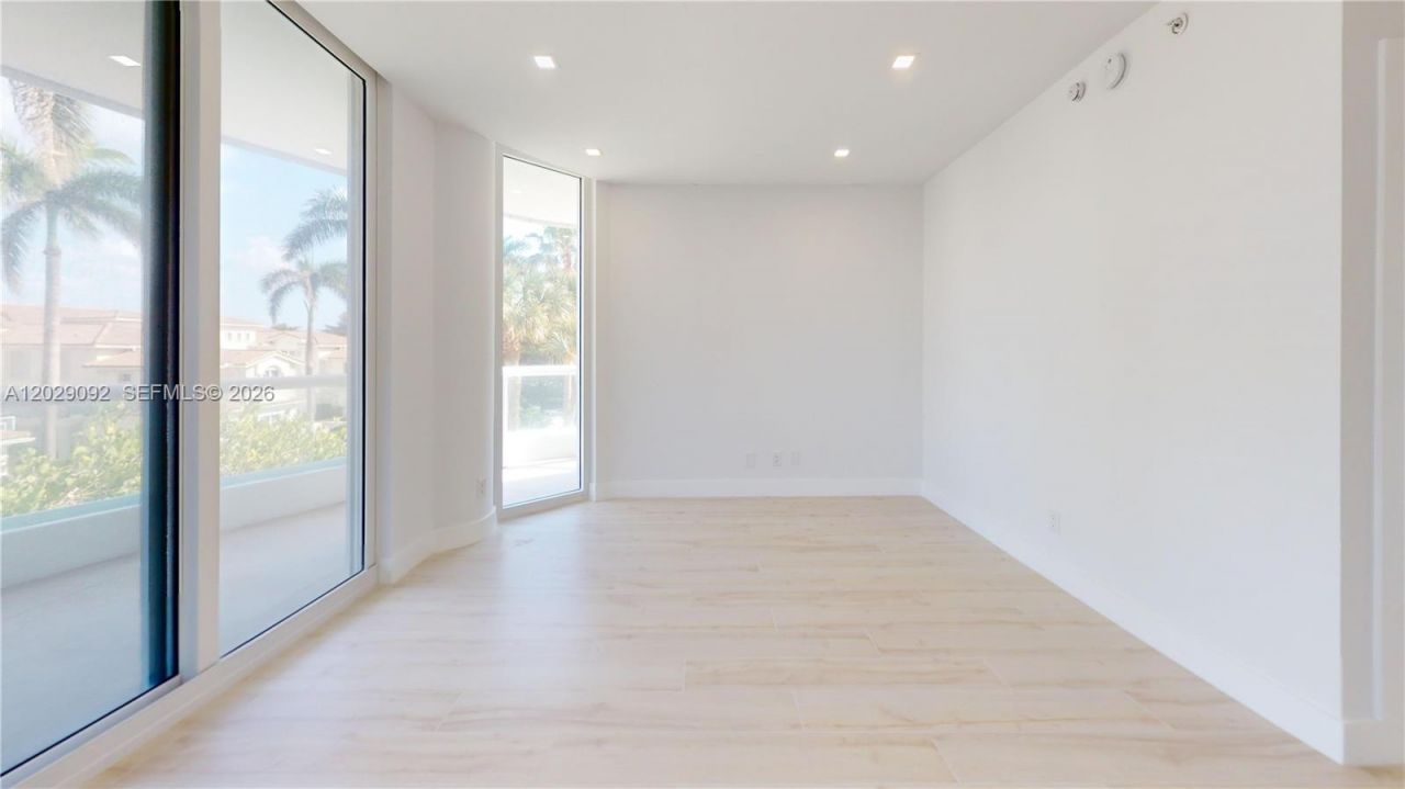 21050 NE 38th Ave , Unit 305, Aventura, FL 33180 Photo