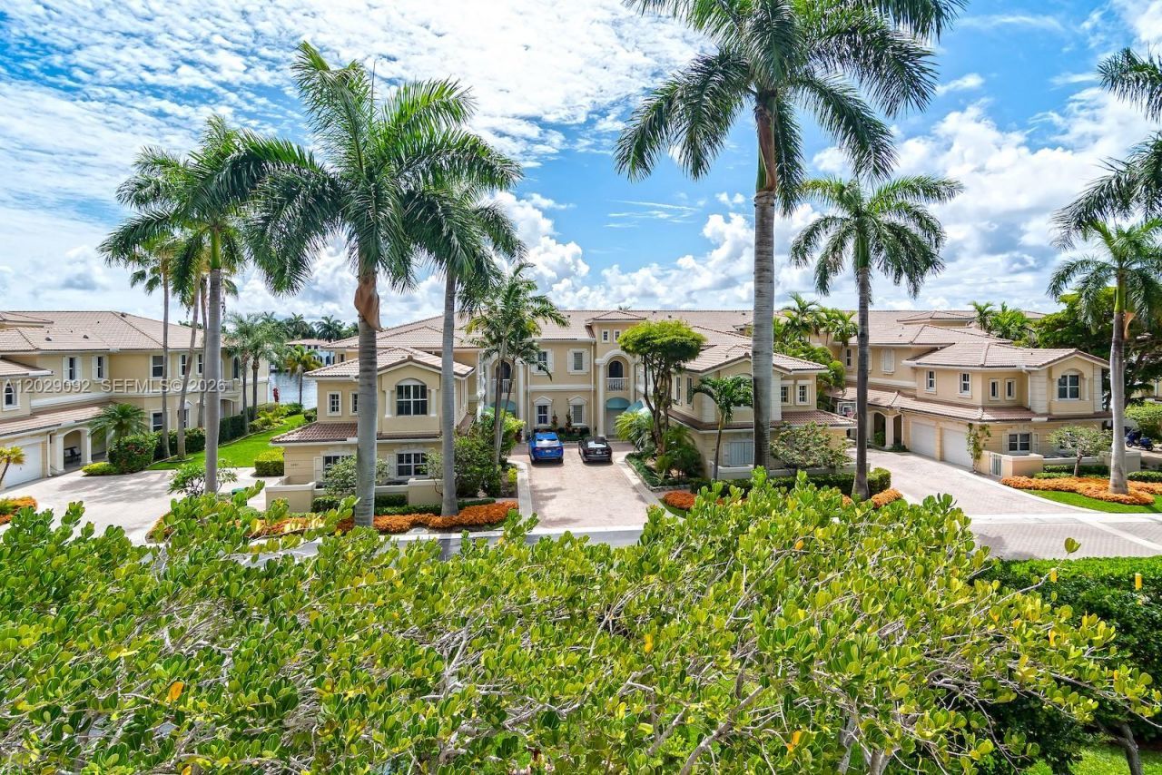 21050 NE 38th Ave , Unit 305, Aventura, FL 33180 Photo