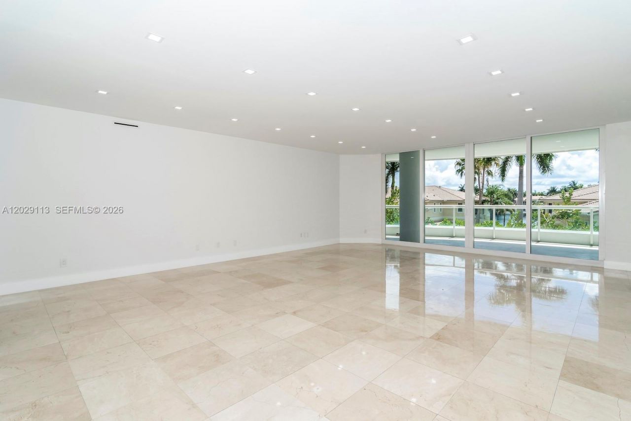21050 NE 38th Ave , Unit 305, Aventura, FL 33180 Photo