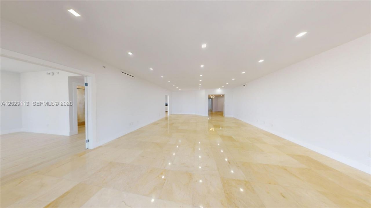 21050 NE 38th Ave , Unit 305, Aventura, FL 33180 Photo