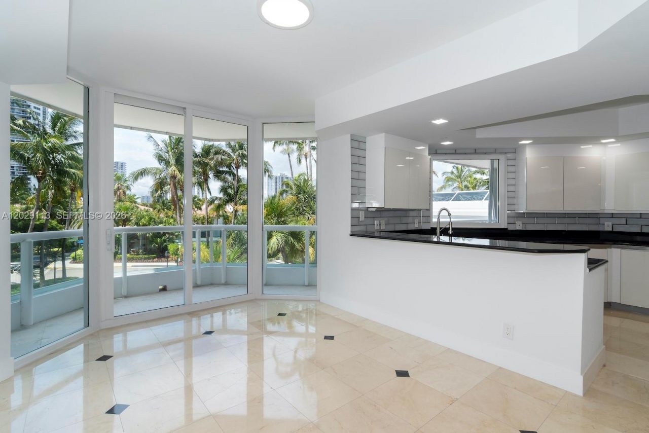 21050 NE 38th Ave , Unit 305, Aventura, FL 33180 Photo
