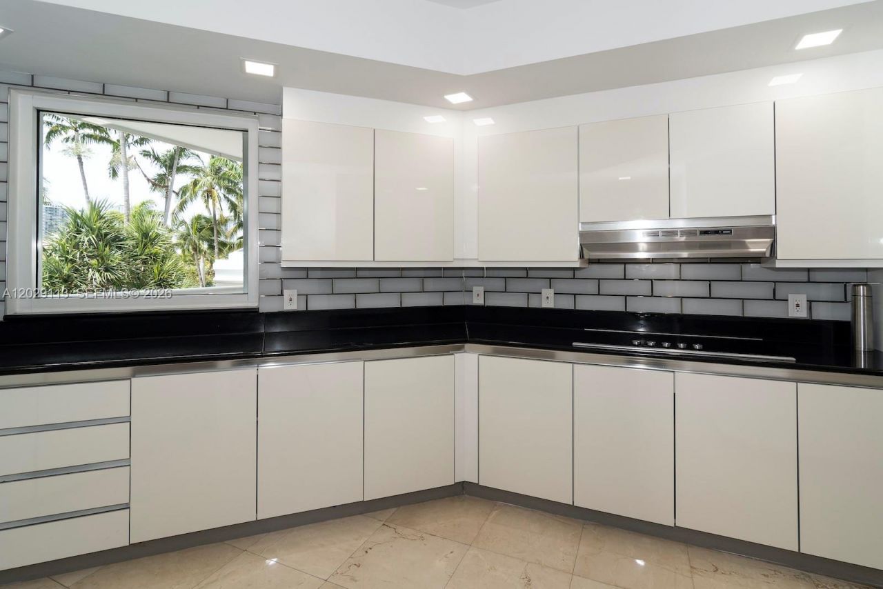 21050 NE 38th Ave , Unit 305, Aventura, FL 33180 Photo