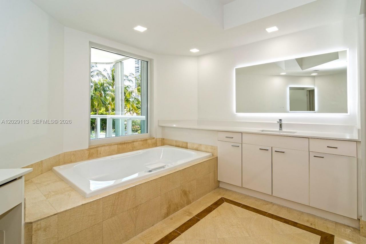21050 NE 38th Ave , Unit 305, Aventura, FL 33180 Photo