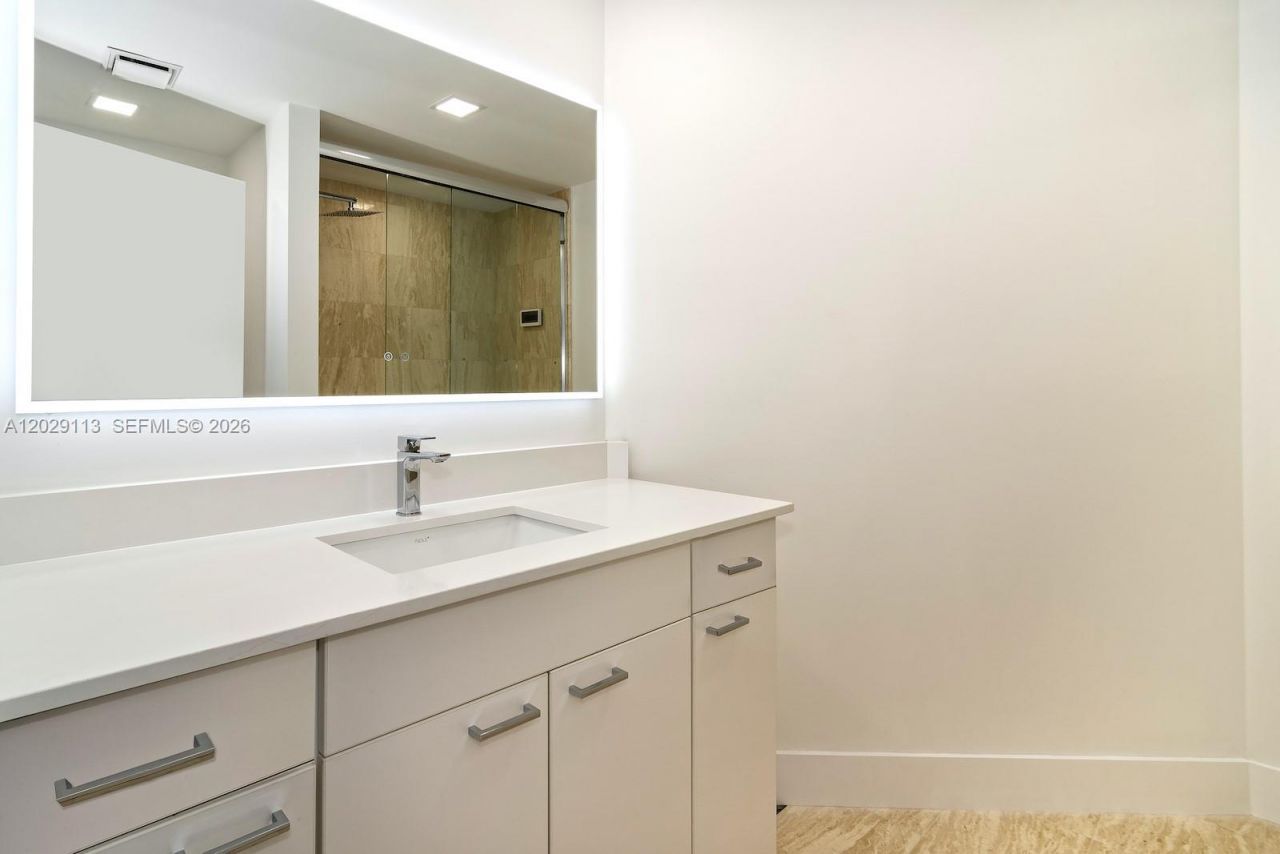 21050 NE 38th Ave , Unit 305, Aventura, FL 33180 Photo