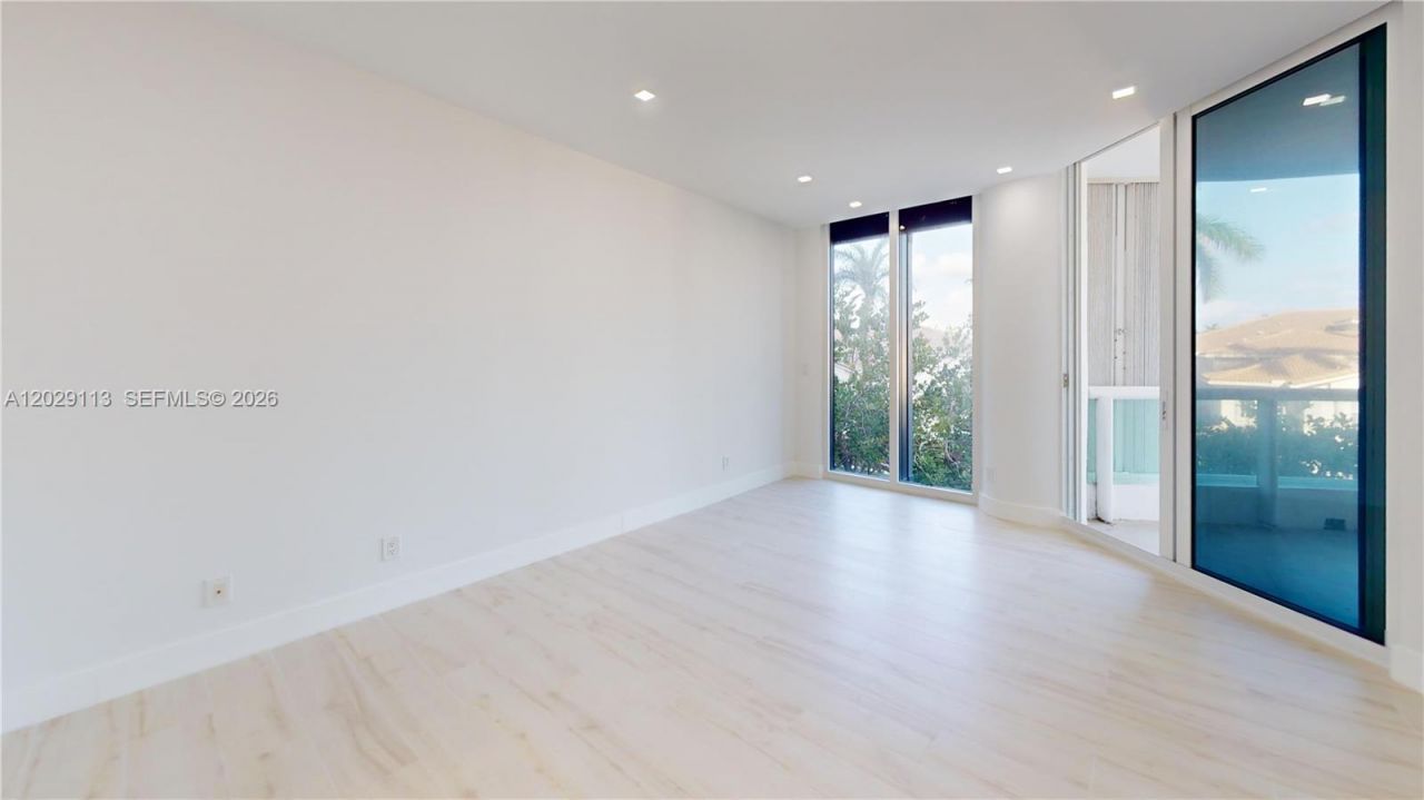 21050 NE 38th Ave , Unit 305, Aventura, FL 33180 Photo