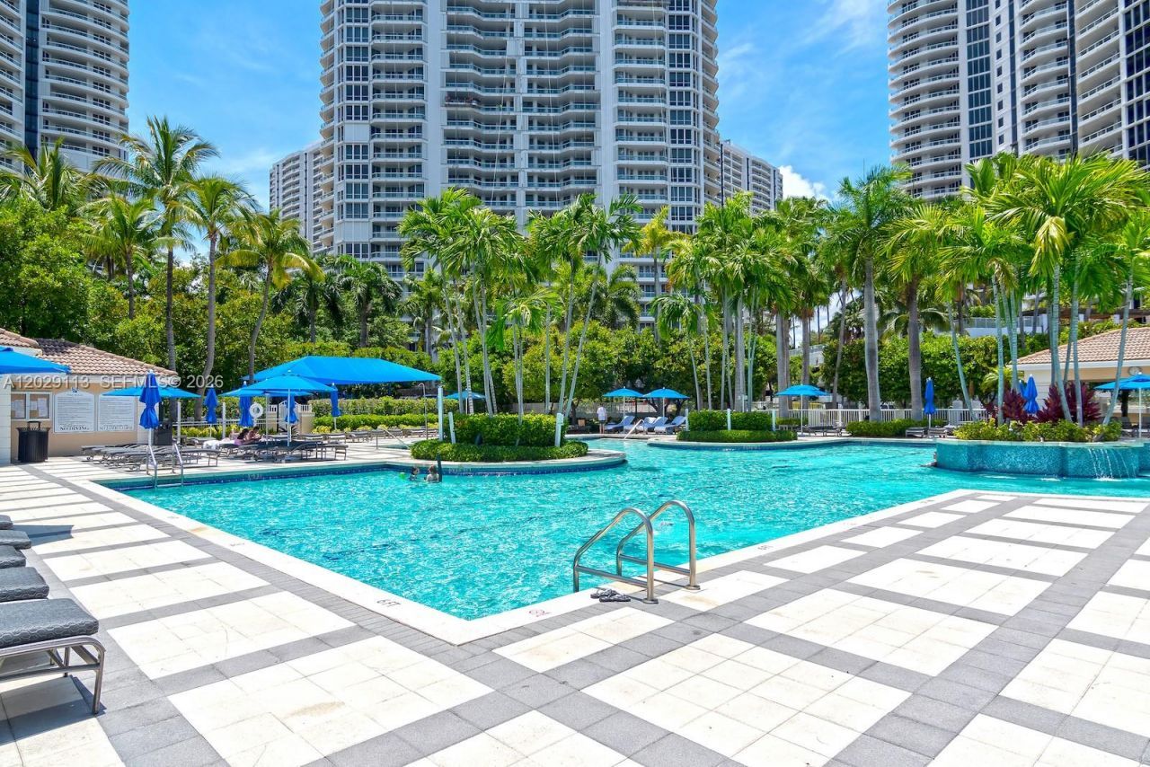 21050 NE 38th Ave , Unit 305, Aventura, FL 33180 Photo