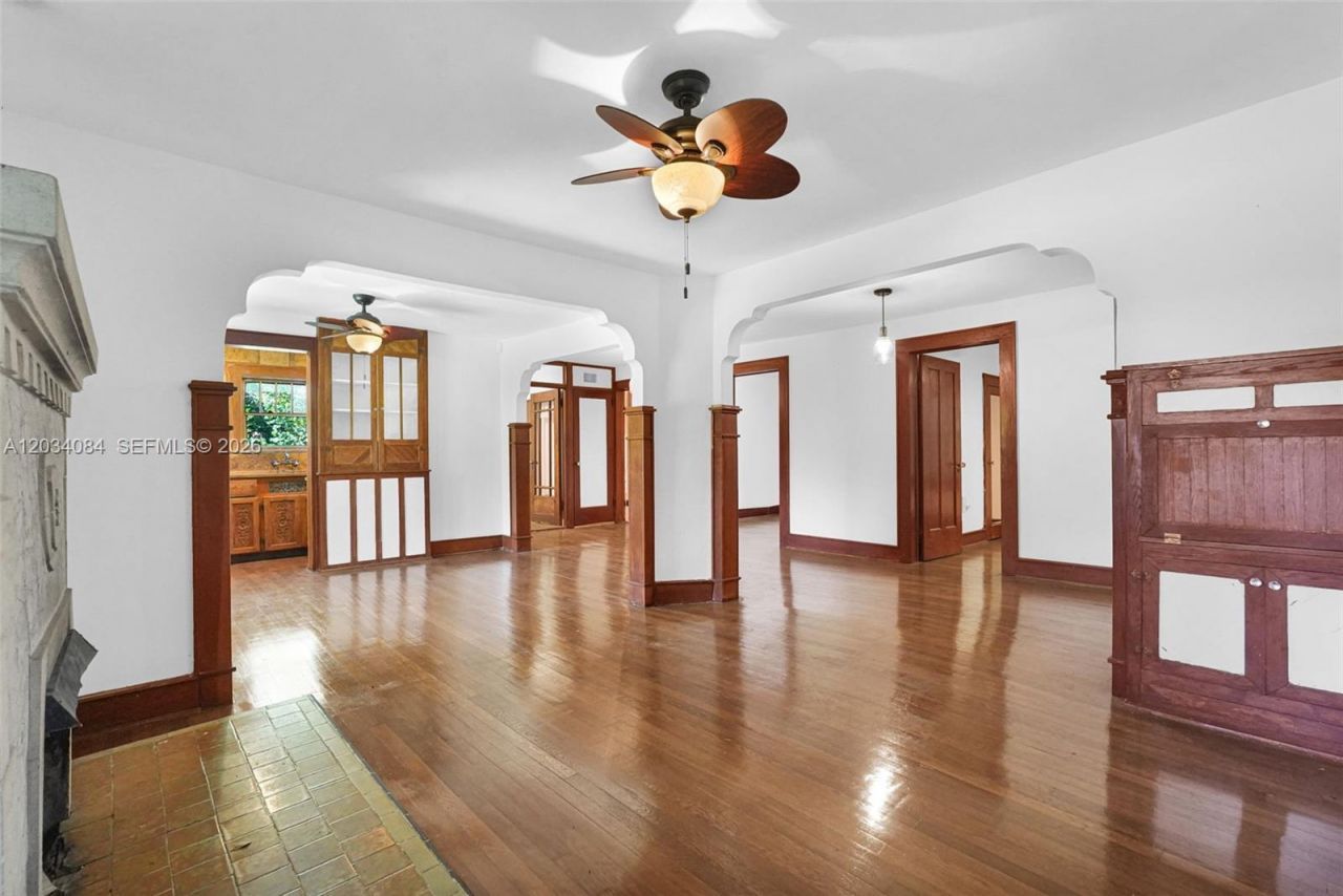 8238 NE 9th Ave, Miami, FL 33138 Photo