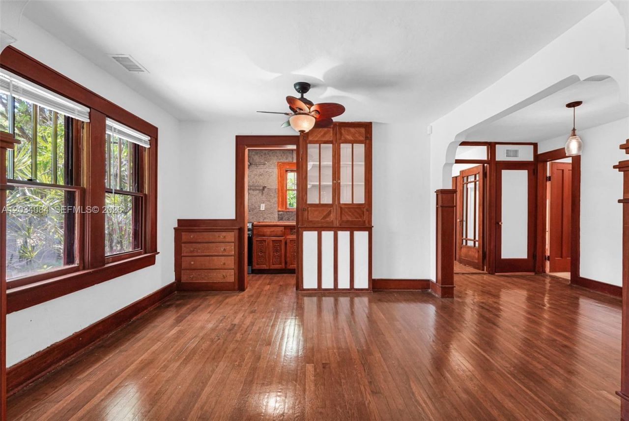 8238 NE 9th Ave, Miami, FL 33138 Photo