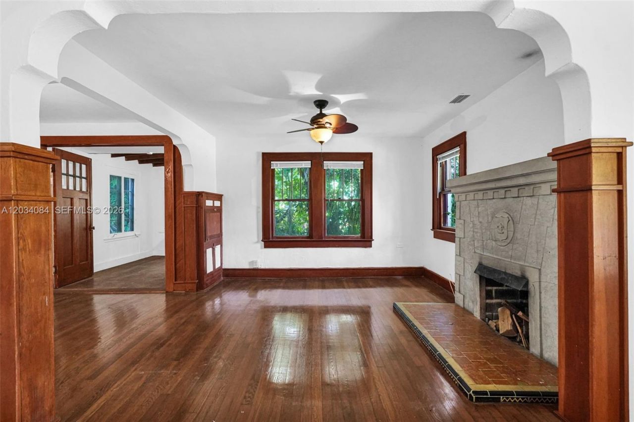 8238 NE 9th Ave, Miami, FL 33138 Photo