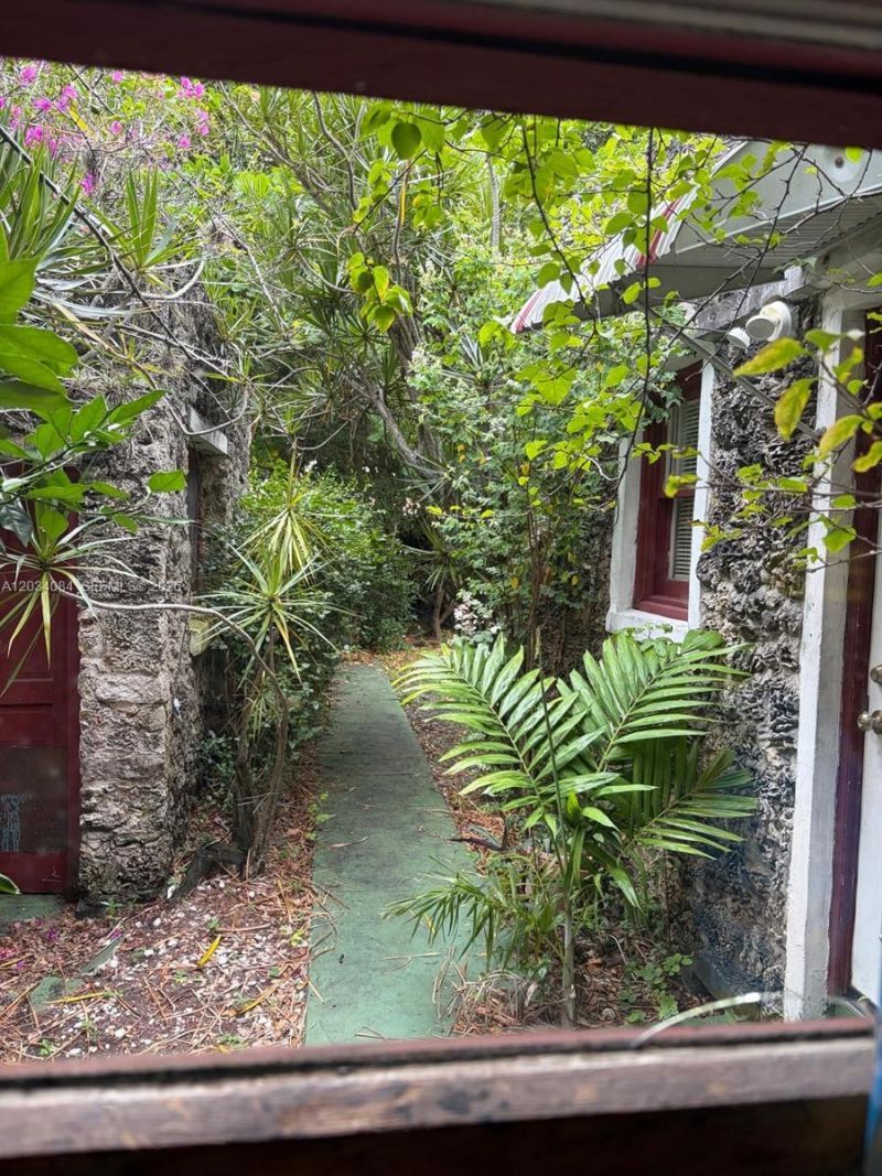 8238 NE 9th Ave , Miami, FL 33138 Photo