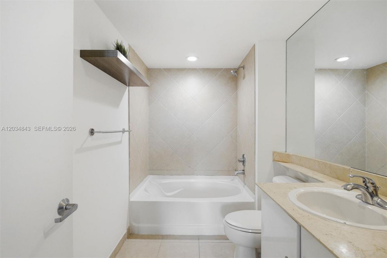 325 S Biscayne Blvd , Unit 4022, Miami, FL 33131 Photo