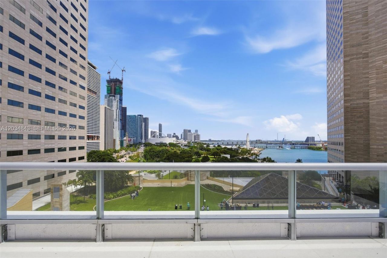 325 S Biscayne Blvd , Unit 4022, Miami, FL 33131 Photo