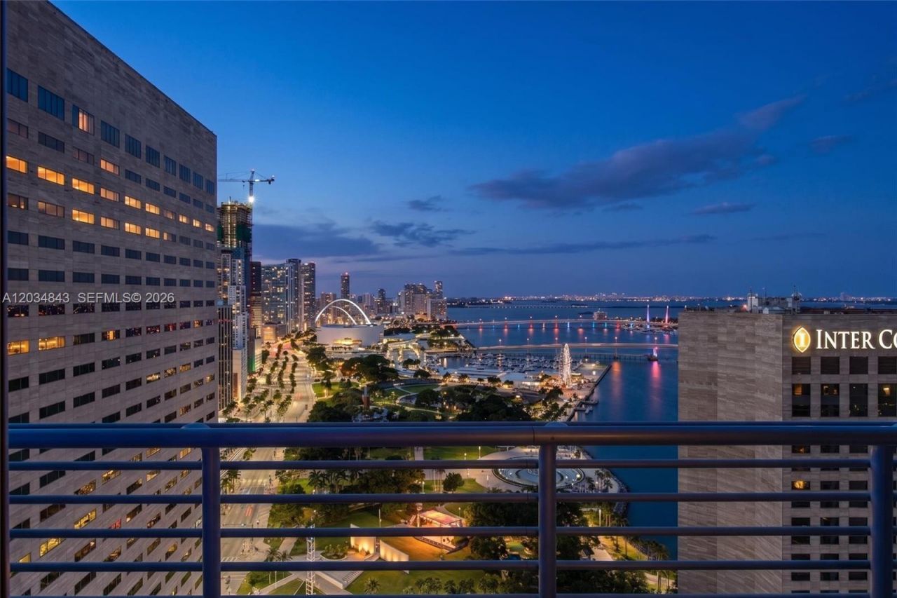 325 S Biscayne Blvd , Unit 4022, Miami, FL 33131 Photo