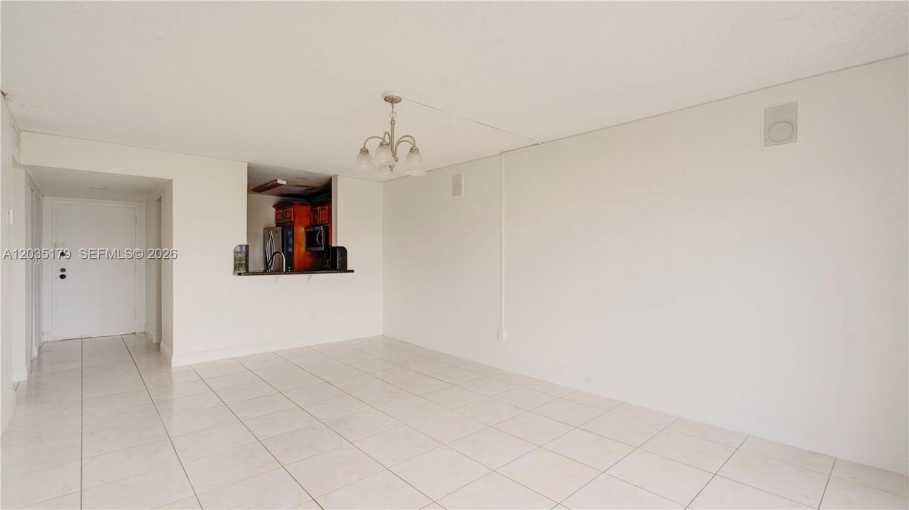 482 NW 165th St Rd , Unit A-605, Miami, FL 33169 Photo