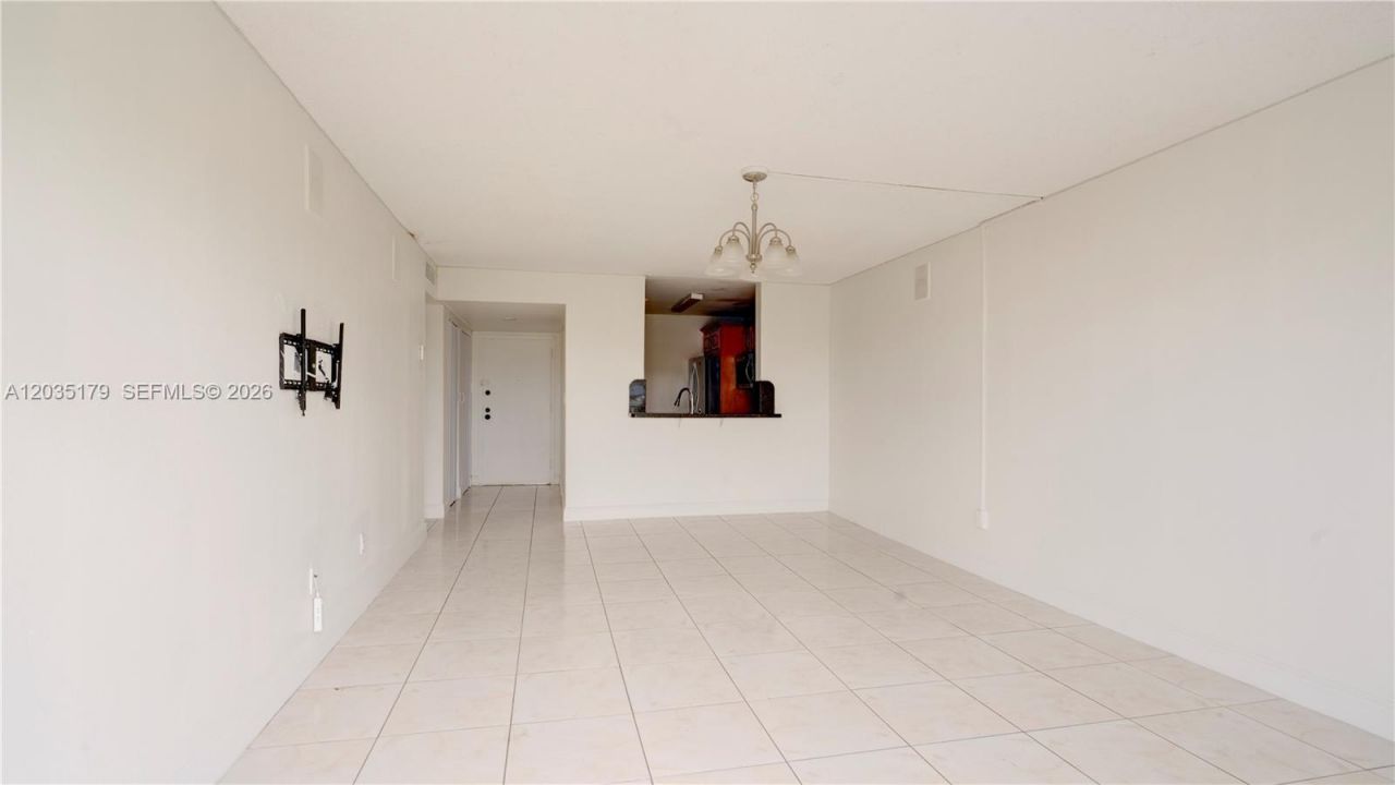 482 NW 165th St Rd , Unit A-605, Miami, FL 33169 Photo