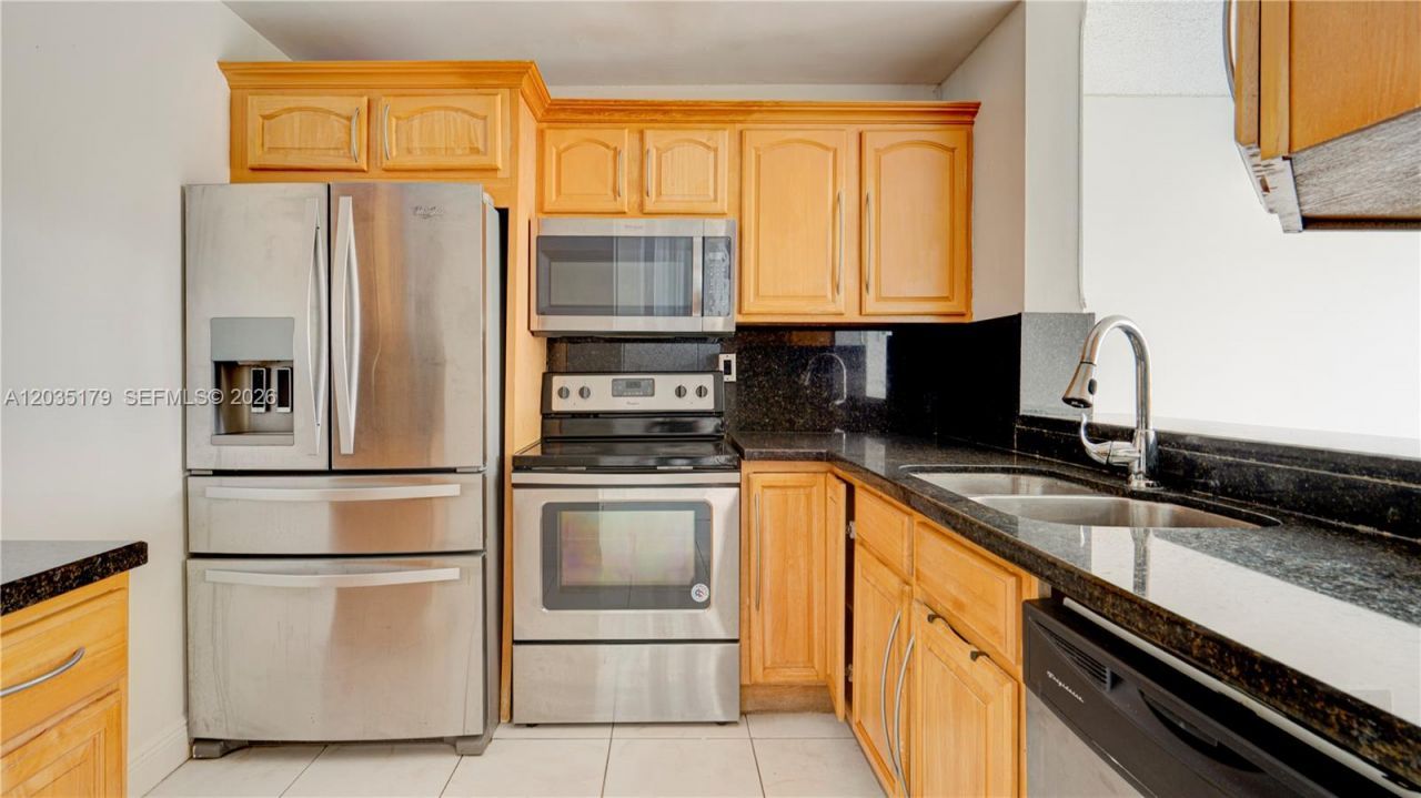 482 NW 165th St Rd , Unit A-605, Miami, FL 33169 Photo