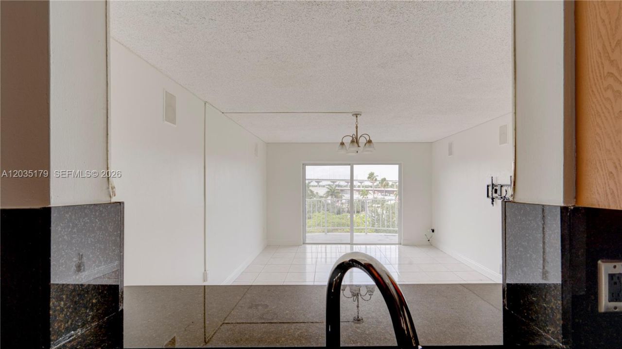 482 NW 165th St Rd , Unit A-605, Miami, FL 33169 Photo