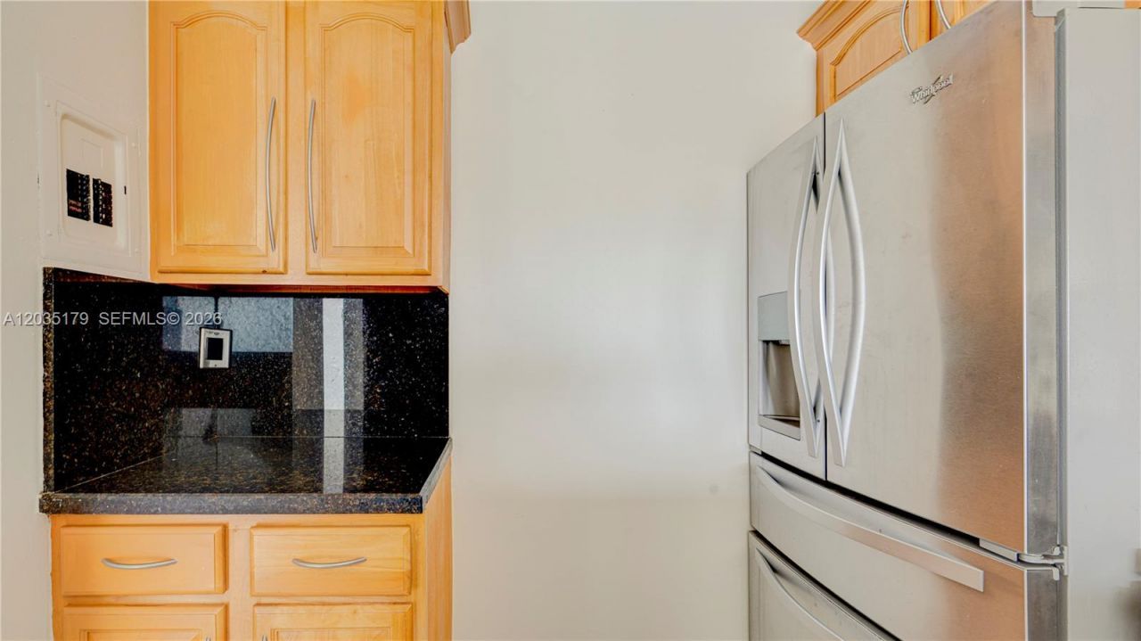 482 NW 165th St Rd , Unit A-605, Miami, FL 33169 Photo