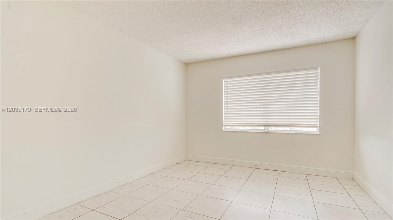 482 NW 165th St Rd , Unit A-605, Miami, FL 33169 Photo