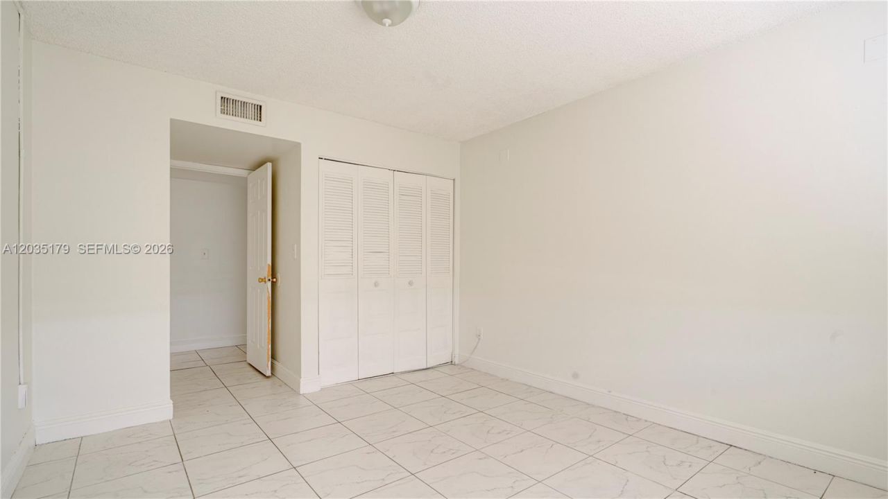 482 NW 165th St Rd , Unit A-605, Miami, FL 33169 Photo